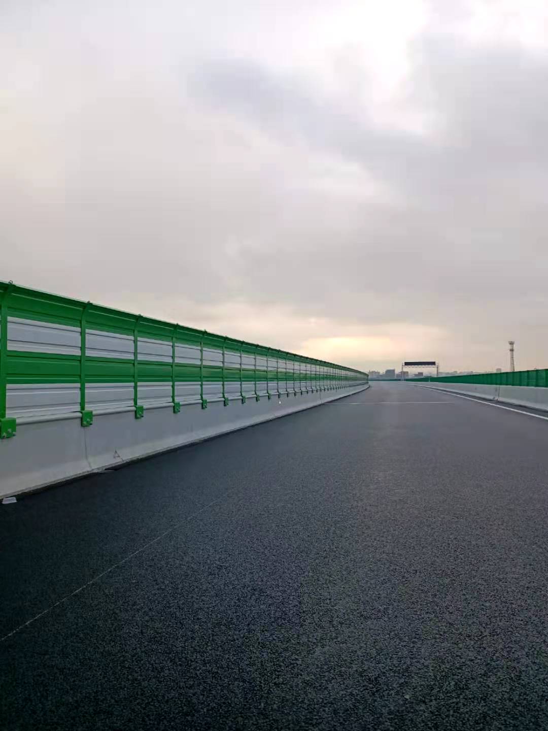 廣連高速公路項目聲屏障專業施工(參建項目)